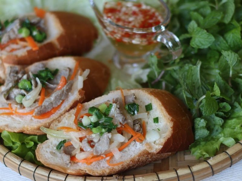 Cách làm bánh mì hấp thịt băm 