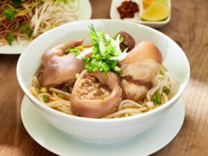 Cách nấu bún giò heo