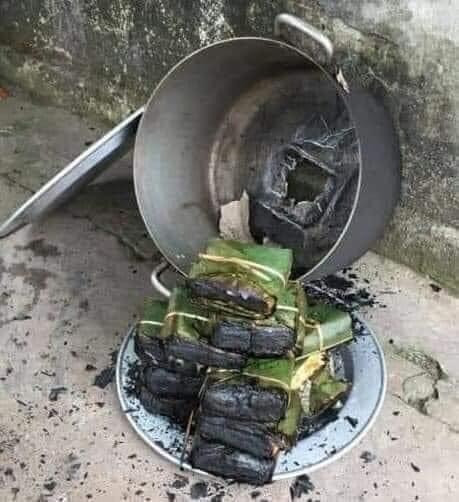 nồi bánh chưng bị cháy 